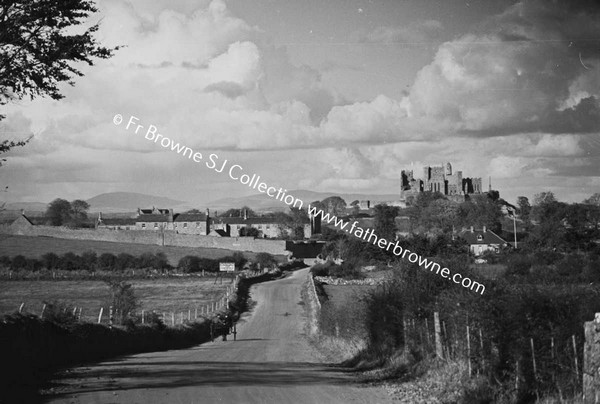 APPROACHING TOWN FROM SOUTH FROM CAHIR ROAD